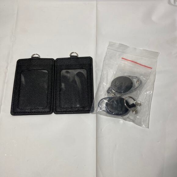 Badge holder with zip lanyards - Picture 2 of 2